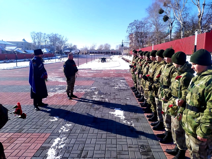 Казаки Михайловска почтили память солдат-освободителей города от фашистских захватчиков