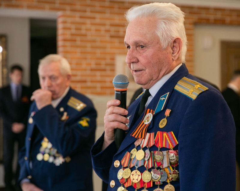 Мэр Ставрополя поздравил ветеранов с Днем защитника Отечества