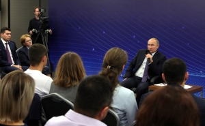 Владимир Путин на встрече с общественниками в Калининградской области