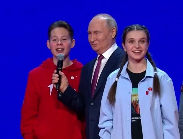 <i>Владимиров пожелал успехов спевшему гимн вместе с Президентом РФ юному пятигорчанину</i>