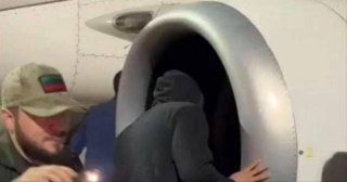 Знаменитый кадр с поиском евреев в турбине самолета во время беспорядков в аэропорту Махачкалы