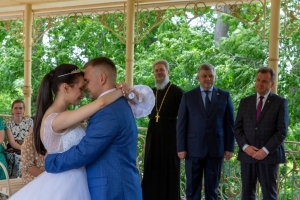 В «Беседке счастья» Ставрополя открыли свадебный сезон