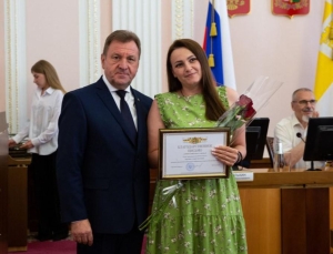 Мэр Ставрополя наградил работников и ветеранов сферы торговли