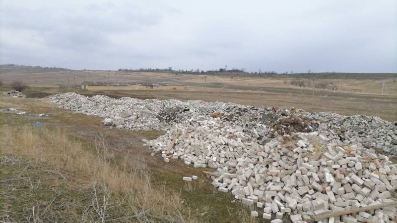 На Ставрополье обнаружили крупную двойную свалку строительного мусора