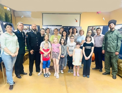 В Ставропольском центре помощи семье и детям прошла выставка «Казаки: дорогами войны»