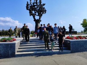 Школьники из Невинномысска почтили память жертв теракта в Беслане