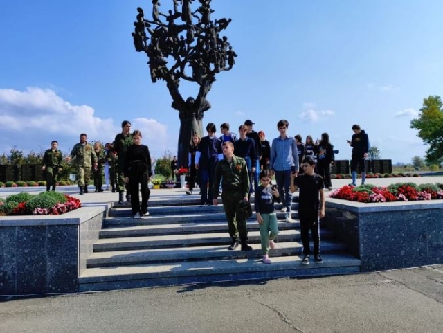 <i>Школьники из Невинномысска почтили память жертв теракта в Беслане</i>