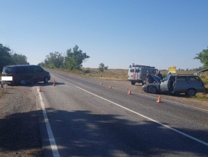На Ставрополье автоледи из Саратовской области спровоцировала ДТП, травмированы 2 человека