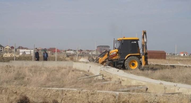 <i>В Махачкале начали демонтаж 40 объектов капстроительства на улице Даганова</i>