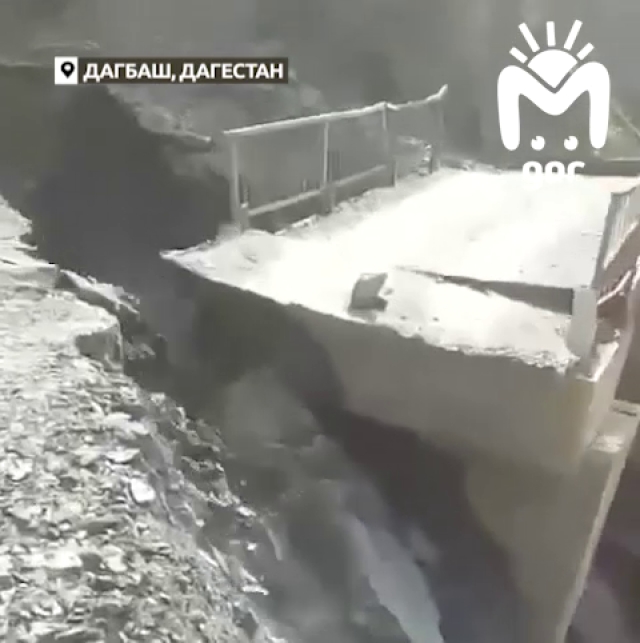 <i>В Дагестане дважды сошедший сель снес автомобильный мост</i>