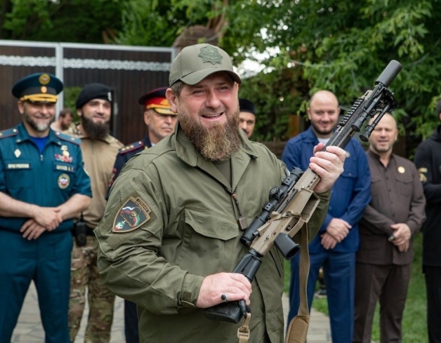 <i>Глава Чечни поздравил коллектив Российского университета спецназа с 10-летним юбилеем</i>