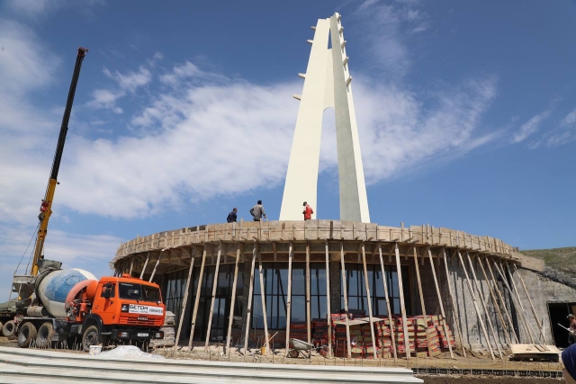 <i>В селе Цада Дагестана к осени завершат реконструкцию мемориала «Белые журавли»</i>