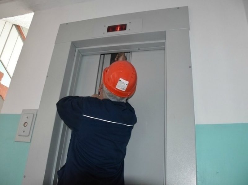 В Махачкале, Каспийске и Кизилюрте заменят 100 лифтов