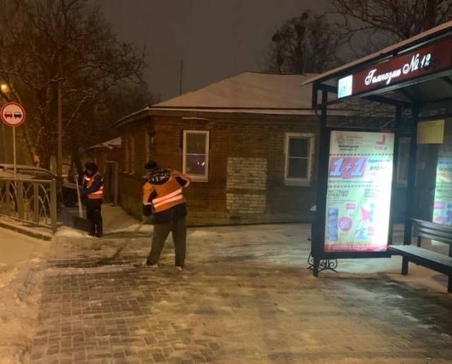 <i>Мэр Ставрополя призвал управляющие компании подключиться к уборке снега</i>