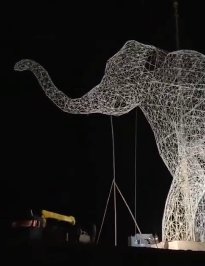 На подъезде к Ставрополю смонтировали гигантского слона
