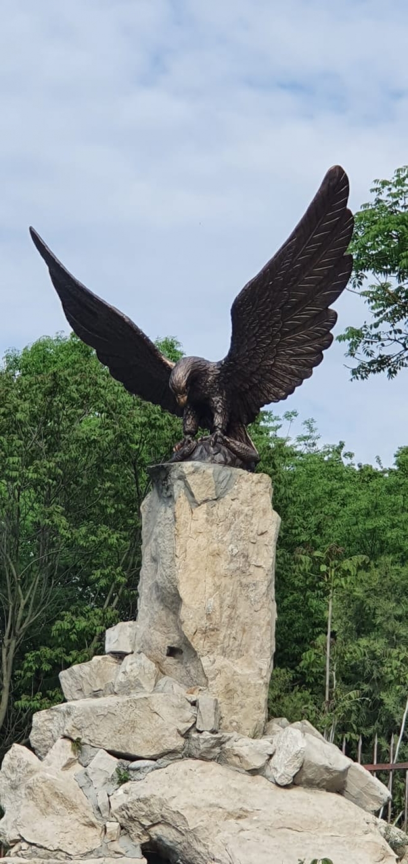 Железноводск украсила скульптура самого большого на КМВ орла