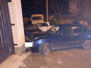 В Ставрополе пьяный водитель протаранил припаркованный Hyundai