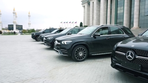 Кадыров одарил командиров силовых подразделений Чечни иномарками