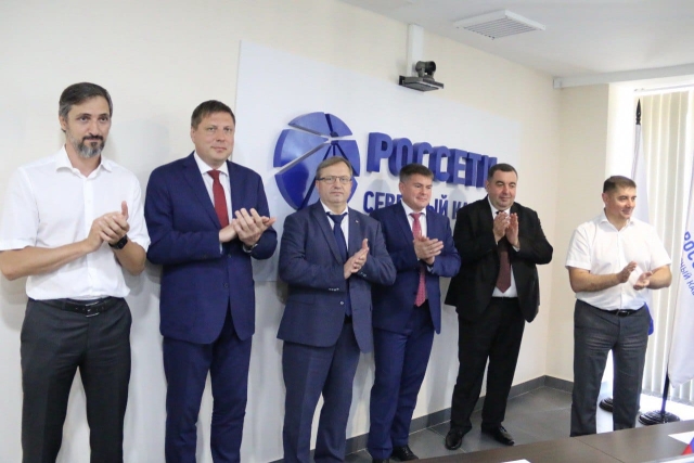 <i>Корпоративные награды «Россети Северный Кавказ» получили 90 сотрудников компании</i>