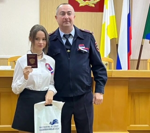 Мэр Невинномысска поздравил новых граждан России с получением паспортов