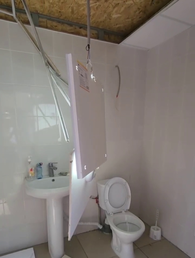 <i>Во Владикавказе вандалы разломали потолок в туалете парка</i>