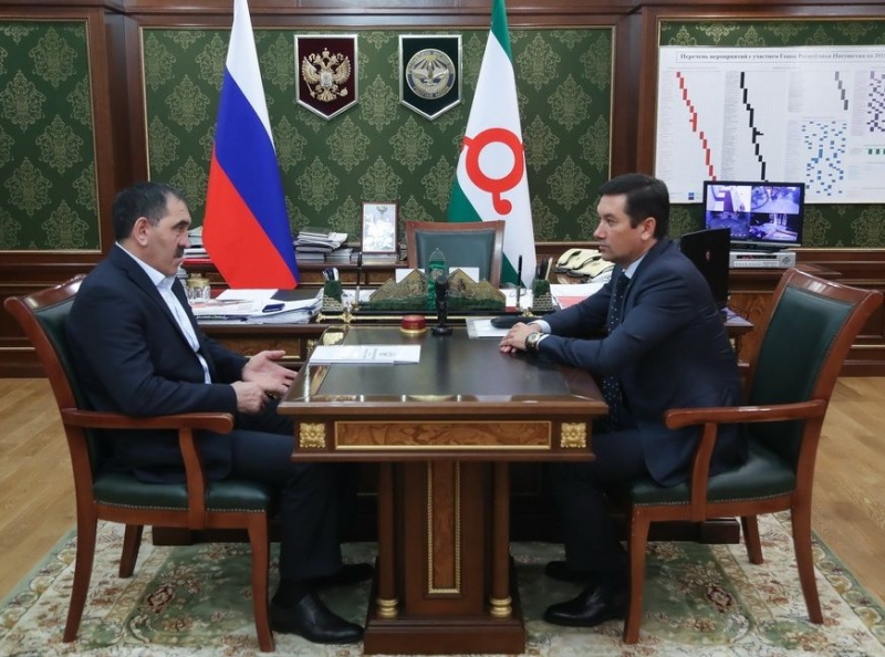 Евгений Титов с главой Ингушетии обсуждают рабочие моменты