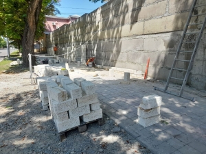 В Ставрополе с позволения погоды ремонт подпорной стены завершат к осени