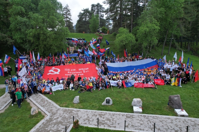 <i>Невинномысская Вахта Памяти прошла под лозунгом «За армию, флот и Шебекино!»</i>