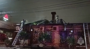 Во Владикавказе ликвидировали ночной пожар в доме и ресторане