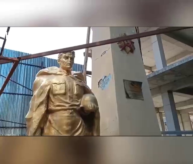 <i>В Дагестане с рвением властей к установке памятника Алиеву отметили пренебрежение к памятнику ВОВ</i>