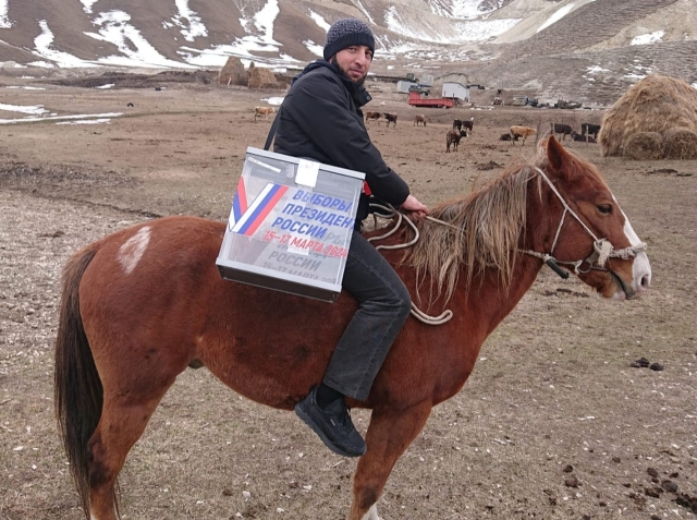 <i>В Дагестане к 10 часам 17 марта проголосовали 69,88% избирателей</i>