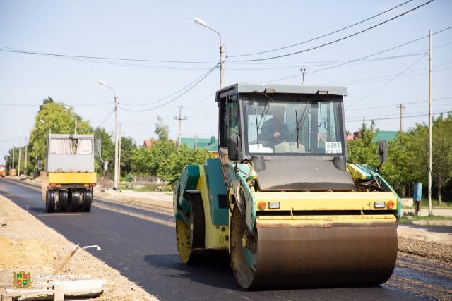 <i>Мэр Ставрополя на месте проверил ход и качество ремонта дорог и строительство ливнёвки</i>
