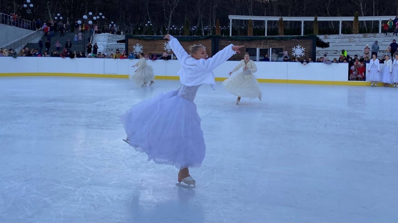 В Железноводске провели первый ледовый фестиваль «Железные коньки»