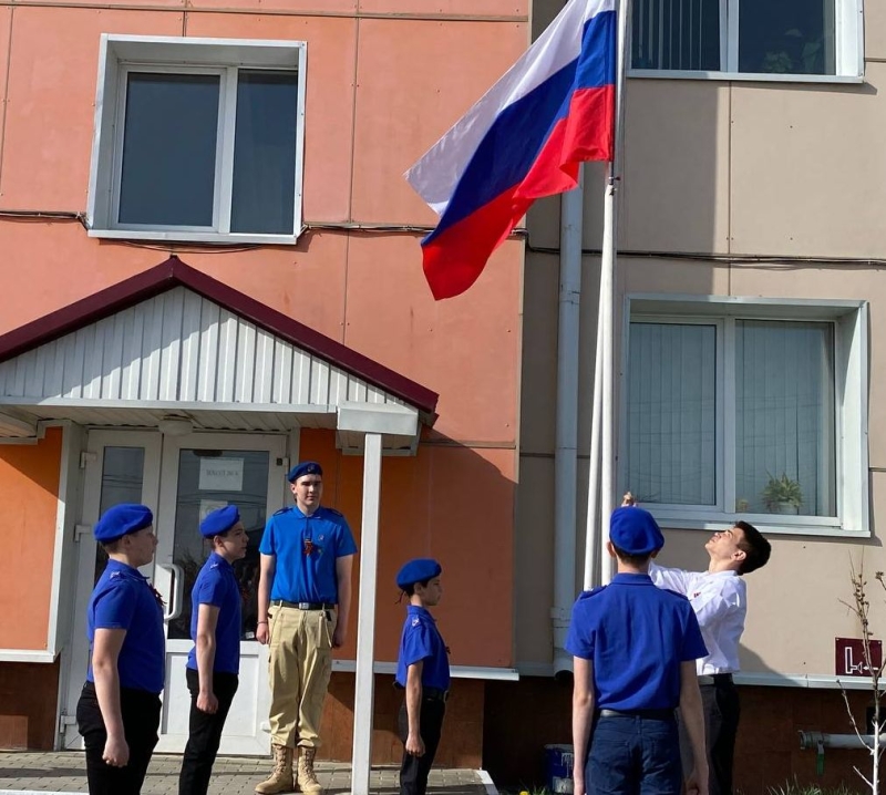 Школы Минеральных Вод присоединились к акции по поднятию российского флага