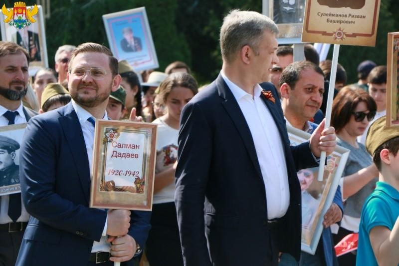 Мэр Махачкалы Салман Дадаев принял участие в шествии