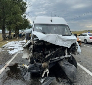 В Грачевском округе в ДТП с маршруткой и BMW пострадали 4 человека