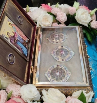 В Пятигорск доставили ковчег с частицей пояса Пресвятой Богородицы