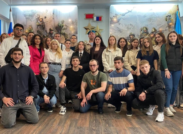 <i>Студенты РАНХиГС побывали в гостях у ставропольских десантников</i>