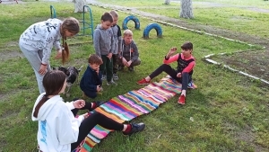 Ставропольцы познакомили детей Антрацита с казачьими играми и забавами