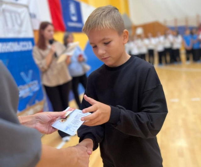 <i>В Невинномысске лучшим спортсменам вручили золотые значки ГТО</i>