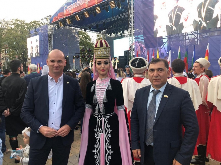 Делегация ставропольских черкесов побывала на торжествах в честь 28-летия образования Республики Адыгея