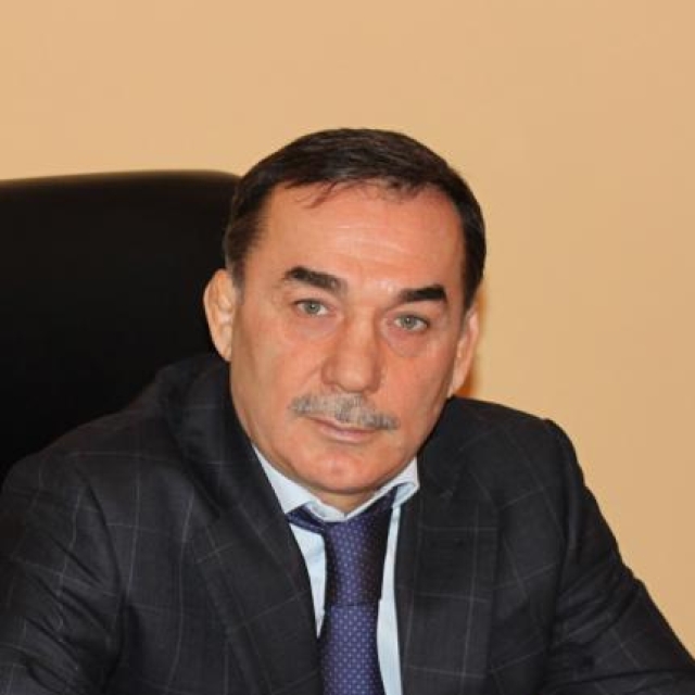 <i>Депутат Хамзаев: Глава Сергокалинского района создавал для сыновей-террористов надёжный купол</i>