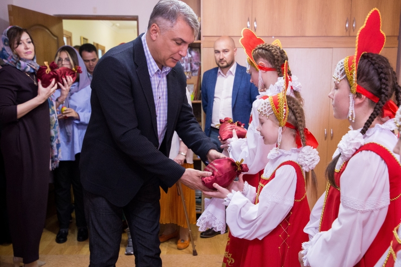 Александр Матовников приготовил приятные сюрпризы для детей