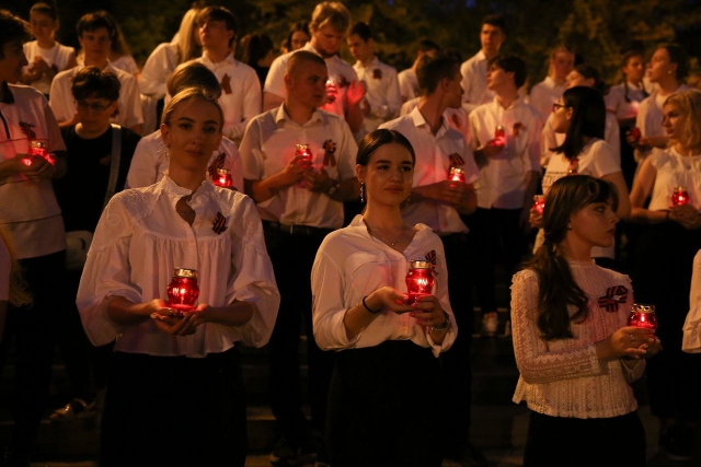 <i>В Ставрополе зажгли тысячи свечей в память о начале Великой Отечественной войны</i>