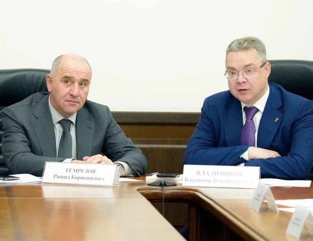 <i>Главы КЧР и Ставрополья обсудили взаимодействие двух регионов. Видео</i>