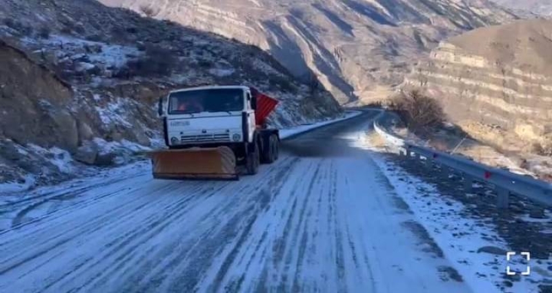 В Дагестане ряд дорог перекрыли из-за лавин и метели