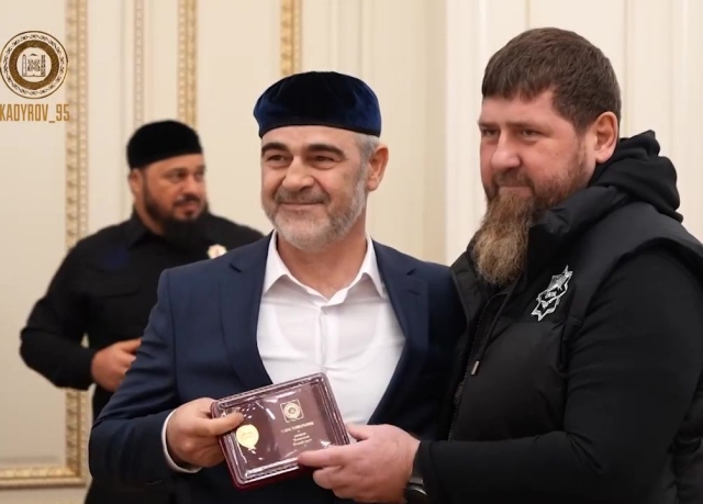 <i>Рамзан Кадыров обсудил развитие спорта в Чечне со спортсменами и тренерами</i>
