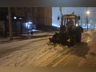 Работу коммунальщиков Ставрополя осложнил ветер и снег с дождём