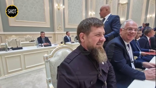 <i>Кадыров поручил приготовить Зеленскому яму в Чечне</i>