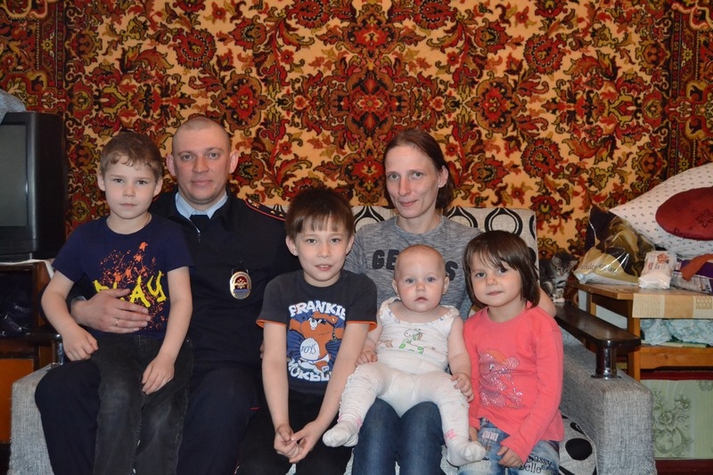 Владимир Хнырев и спасенная им семья